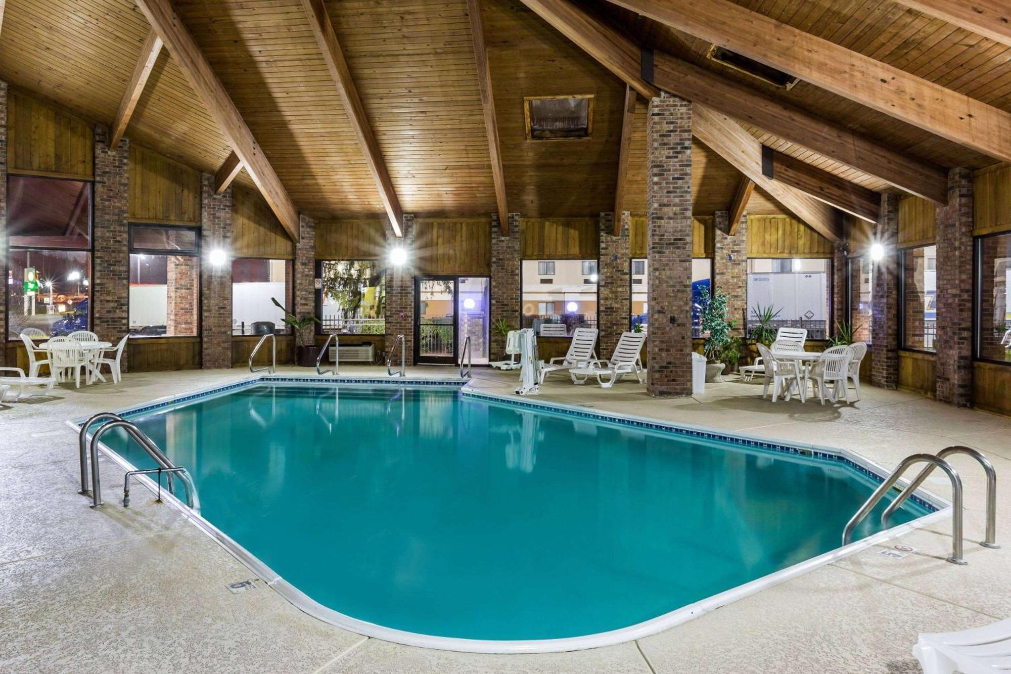 Baymont By Wyndham Louisville South I 65 Brooks Buitenkant foto